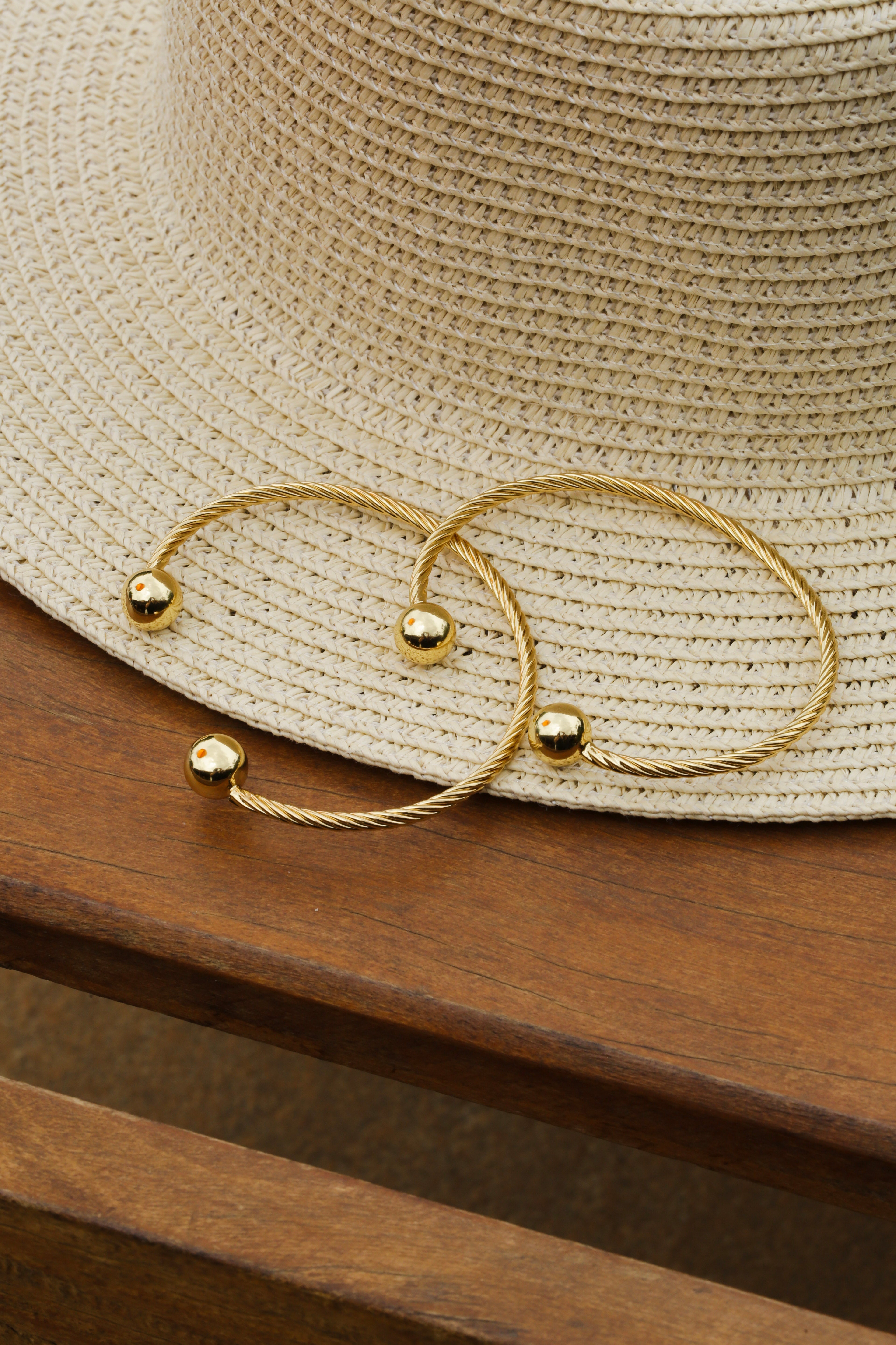 Views & Co. Pointe Bracelet