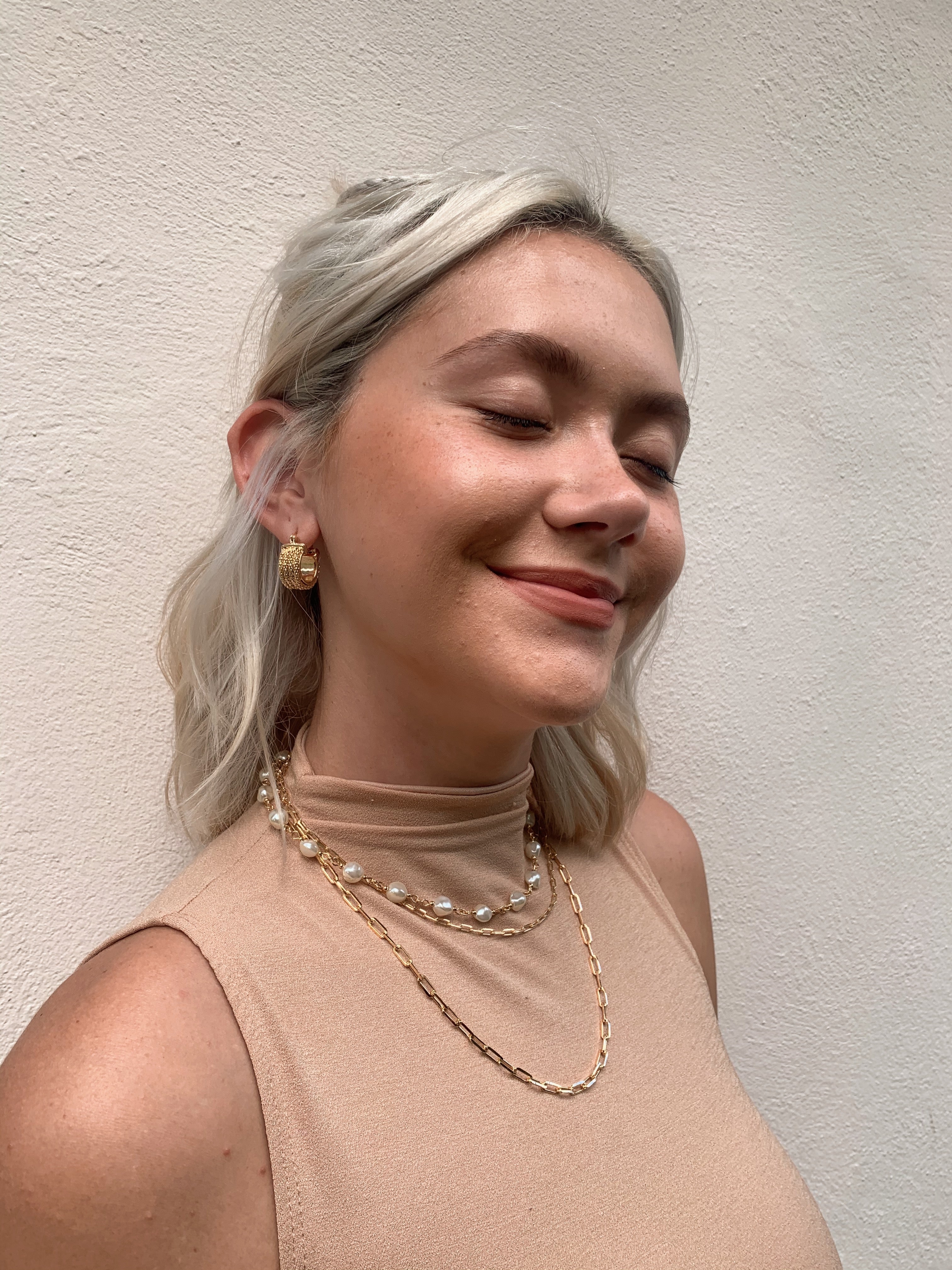 Views & Co. Miss Pearl Necklace