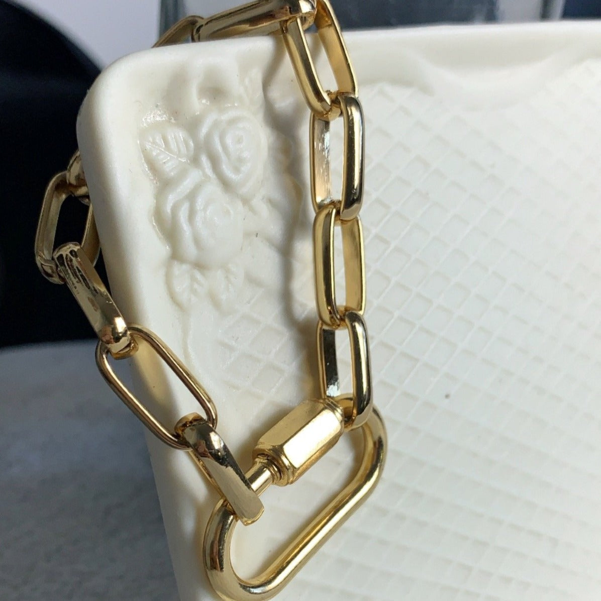 Views & Co. Twister Lock Bracelet