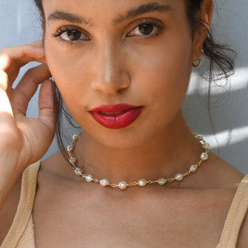Views & Co. Miss Pearl Necklace