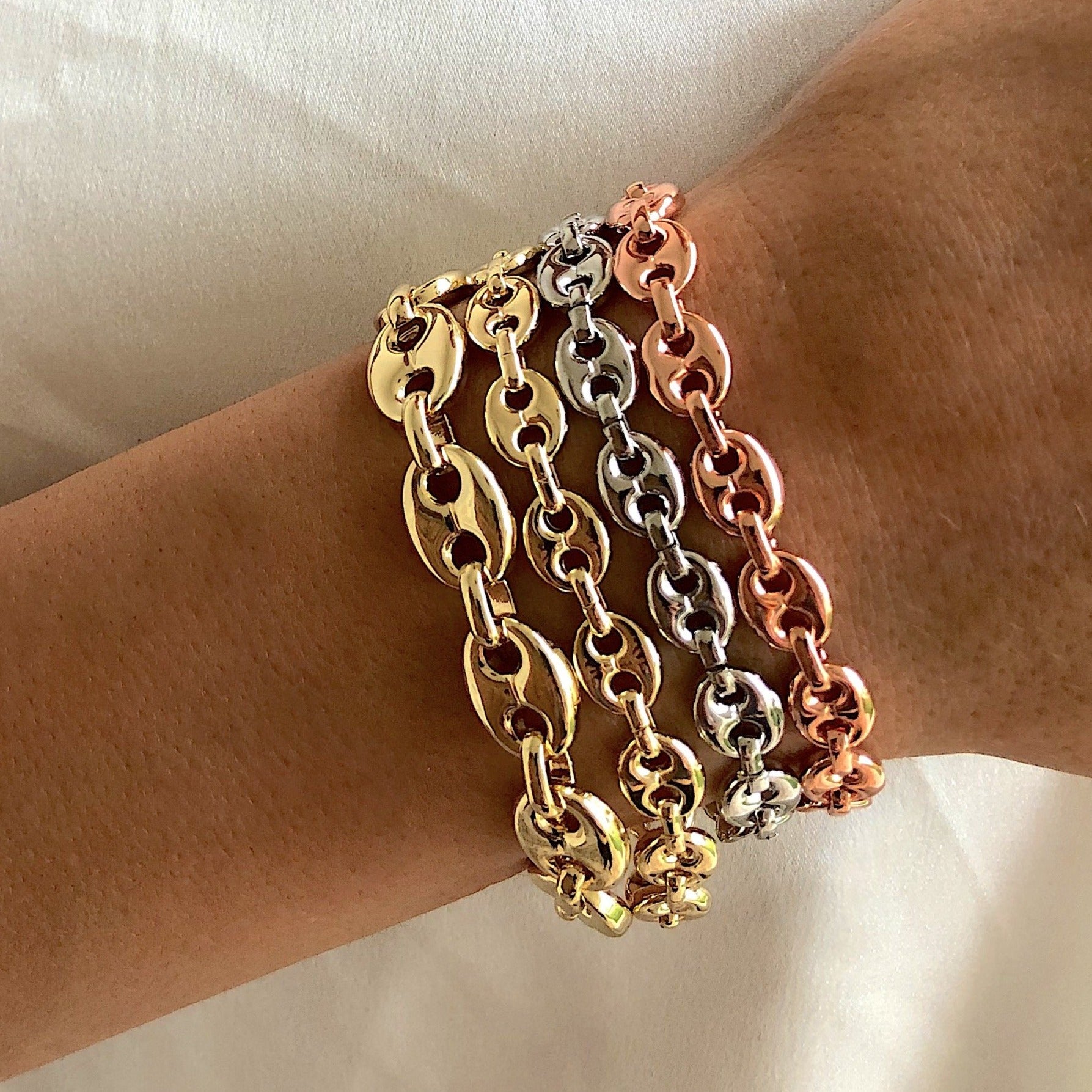 Views & Co. Puff Bracelet