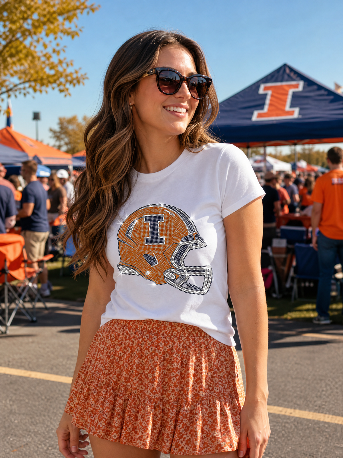 University of Illinois Helmet White Crewneck Short Sleeve T-Shirt